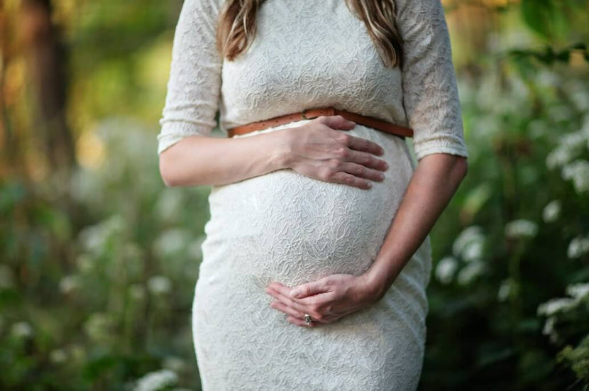 9 Essential Oils That are Safe for Pregnancy, Labour, and Postpartum Health